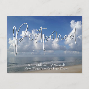 Strandfoto Casual handschrift uitgestelde bruiloft Briefkaart