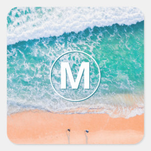 Strandgolven, wit monogram in cirkel vierkante sticker