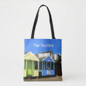 Strandhutten blauwe luchten engelse zomer kust fot tote bag (Voorkant)