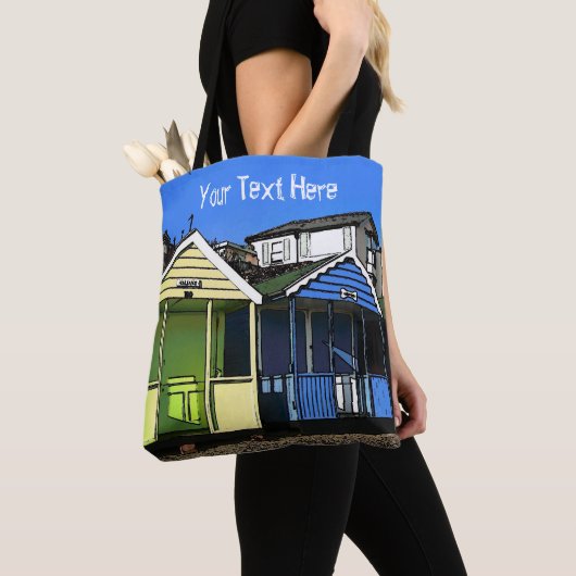 Strandhutten blauwe luchten engelse zomer kust fot tote bag (Dichtbij)