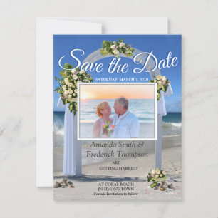 Strandhuwelijk met witte floribunda rozen kaart
