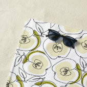 Strandlaken met appel. (In situ)