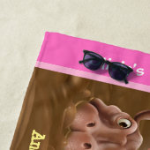 Strandlaken Muddy Hippos. Roze rand (In situ)