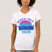 Strandreis 2025 - Retro Sunset & Waves Design T-shirt (Voorkant)