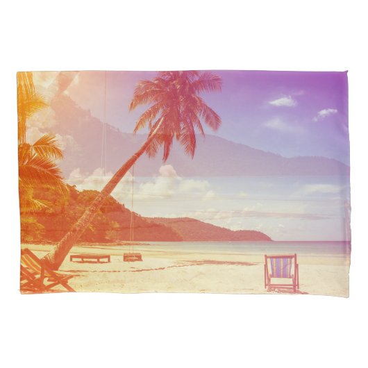 Strandscène, kokosnootboom, houten bed. kussensloop (Voorkant)