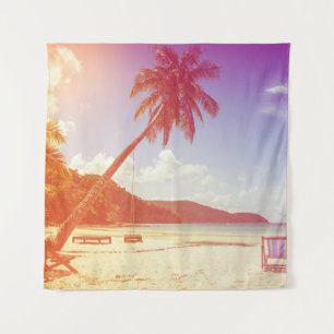 Strandscène, kokosnootboom, houten bed. wandkleed