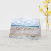 Strandscène verjaardagskaart met 3D zandletters Kaart (Gele Bloem)