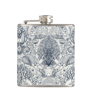 Strandschatten, schelpen, krab, koralen en zeewier heupfles