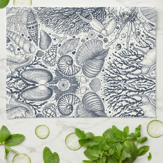 Strandschatten, schelpen, krab, koralen en zeewier theedoek (Gevouwen)