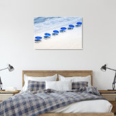 Strandstoelen met blauwe parasols op Madeira Beach Canvas Afdruk (Insitu (Slaapkamer))