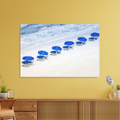 Strandstoelen met blauwe parasols op Madeira Beach Canvas Afdruk (Insitu (Woonkamer))