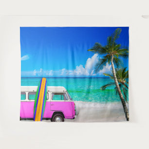 Strandtafereel met Fuchsia Roze Busje en Surfplank Wandkleed