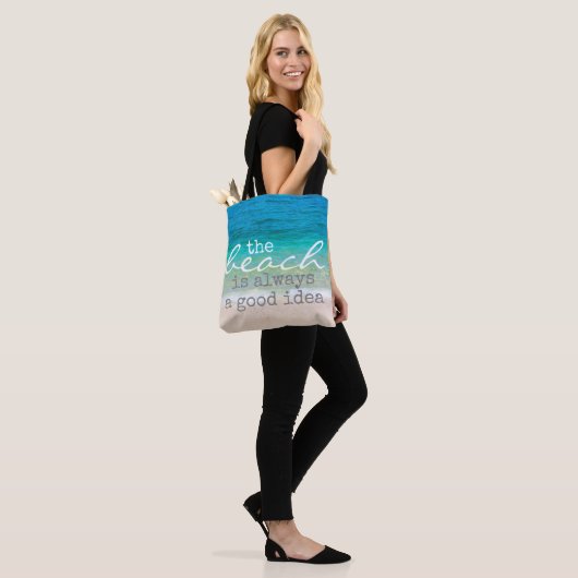 Strandtas zee en zand met tekst tote bag (Op model)