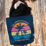 strandtrip Schattige Blue Palm Tree Tote Bag<br><div class="desc">Deze schattige tropische palmboom zonsondergang allover canvas tas is ideaal voor een zomerstrandtrip met je studievrienden of een leuke cruiseschip vakantie met het gezin. Personaliseer een set van aangepaste tassen voor uw groep uitje naar de kust of een eiland familie reünie in Florida of Hawaii.</div>