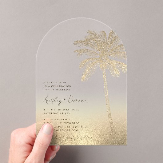 Strandtrouw met gouden zand palmboom boog Boho Acryl Uitnodigingen (Insitu (Draagbaar))