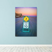 Strandverkeersborden op Daytona Beach bij Dawn II Canvas Afdruk (Insitu (Houten vloer))