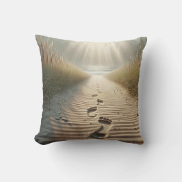 Strandvoetafdrukken in zand met zonnestralen kussen