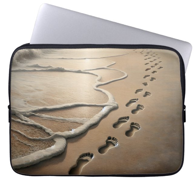 Strandvoetafdrukken met oceaanschuim laptop sleeve (Voorkant)