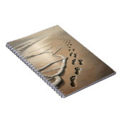 Strandvoetafdrukken met oceaanschuim notitieboek (Rechterzijde)