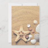 Strandzand, schelpen en zeesterren bruiloft uitnod kaart (Achterkant)