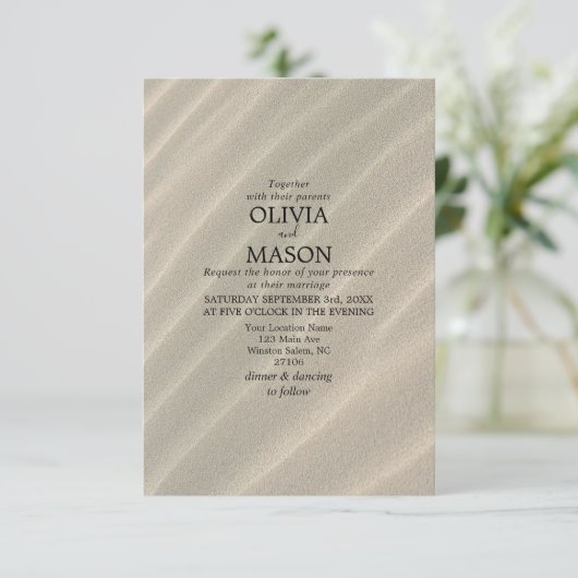 Strandzand textured bruiloft uitnodiging (Staand voorkant)