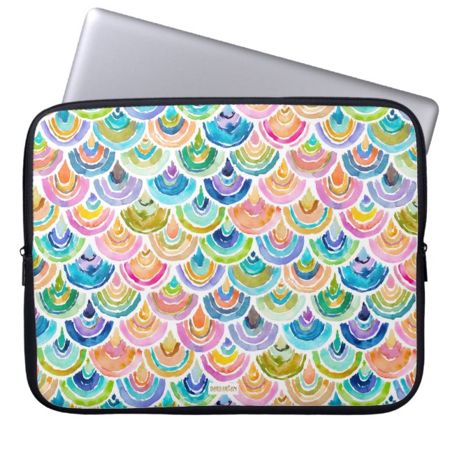 StrANGEBOW Rainbow Waterverf Fish Scale Laptop Sleeve (Voorkant)