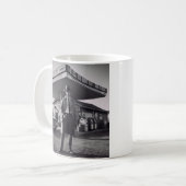 STRANGER DANGER KOFFIEMOK (Voorkant links)