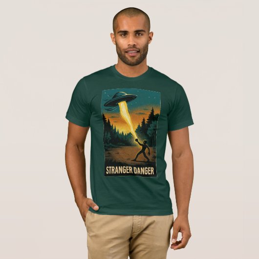 Stranger Danger – Retro Sci-Fi Forest Scene T-shirt (Voorkant volledig)