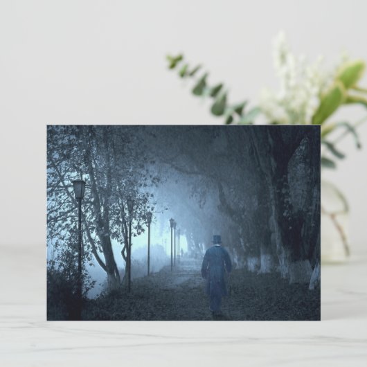 Stranger in het park in Night Fog (Staand voorkant)