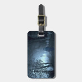 Stranger in het park in Night Fog Bagagelabel (Voorkant verticaal)