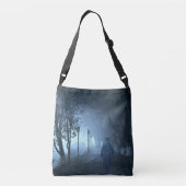 Stranger in het park in Night Fog Crossbody Tas (Achterkant)