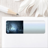 Stranger in het park in Night Fog Etiket (Insitu)