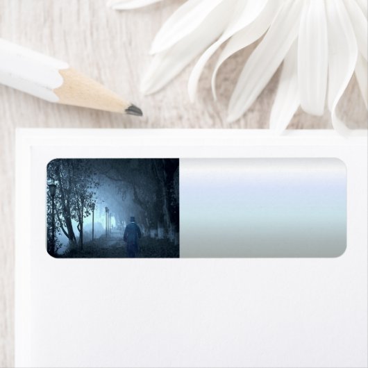 Stranger in het park in Night Fog Etiket (Insitu)