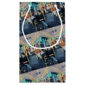 Stranger on the Bus Painting by Alfred Fox Klein Cadeauzakje (Achterkant)