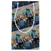 Stranger on the Bus Painting by Alfred Fox Klein Cadeauzakje (Voorkant)