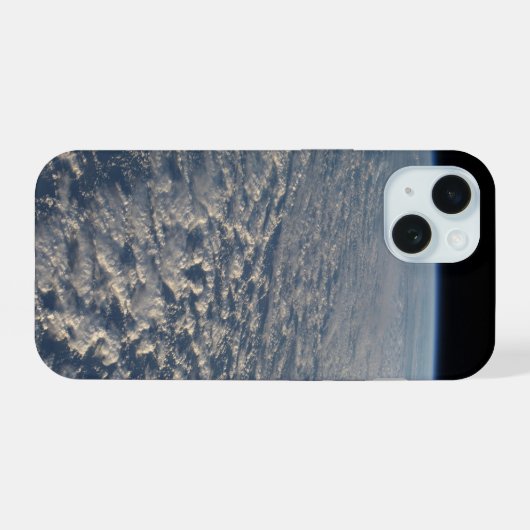 Stratocumulus wolken boven de Stille Oceaan. iPhone 15 Case (Achterkant horizontaal)