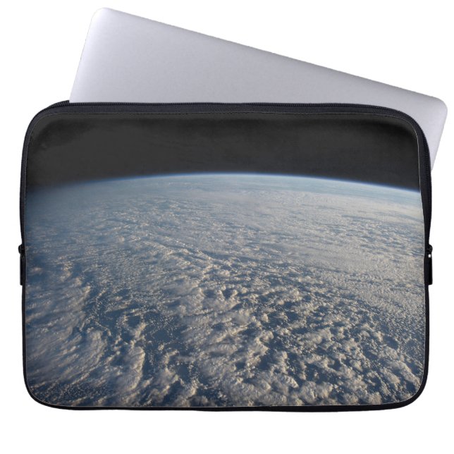 Stratocumulus wolken boven de Stille Oceaan. Laptop Sleeve (Voorkant)