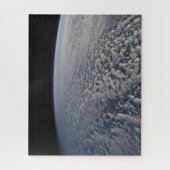 Stratocumulus wolken boven de Stille Oceaan. Legpuzzel (Verticaal)