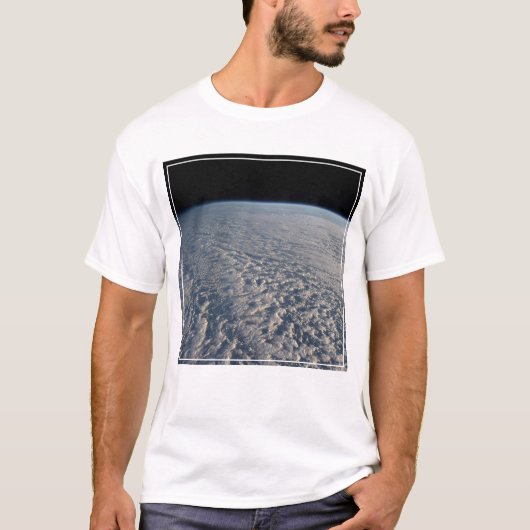 Stratocumulus wolken boven de Stille Oceaan. T-shirt (Voorkant)