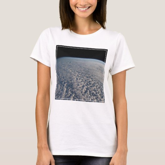 Stratocumulus wolken boven de Stille Oceaan. T-shirt (Voorkant)