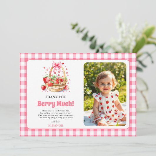 Strawberries, pink bow Berry First Birtday photo Bedankkaart (Staand voorkant)
