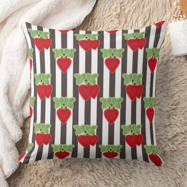 Strawberry applique on striped background retro  kussen (Deken)
