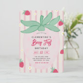 Strawberry Berry First Birthday Invitation Kaart (Staand voorkant)