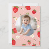 Strawberry Berry First Birthday Invitation Kaart (Achterkant)