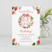 Strawberry Berry First Birthday Invitation Kaart (Staand voorkant)