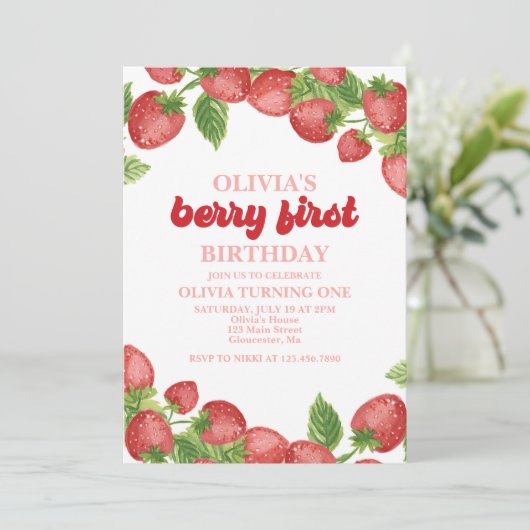 Strawberry Berry First Birthday Invitation Kaart (Staand voorkant)