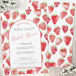 Strawberry Bridal Shower Invitation Kaart<br><div class="desc">Stomme en moderne waterverf aardbeienbessen,  zoete bridale doucheuitnodiging. De achterzijde biedt een bijpassend aardbeienpatroon voor een extra hulpmiddel bij de vruchtbaarheid. Pas de tekst aan om aan uw viering aan te passen. Originele kunst van Nic Squirrell</div>