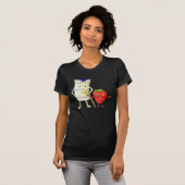 Strawberry en Cream Funny Love Illustration T-shirt (Voorkant volledig)
