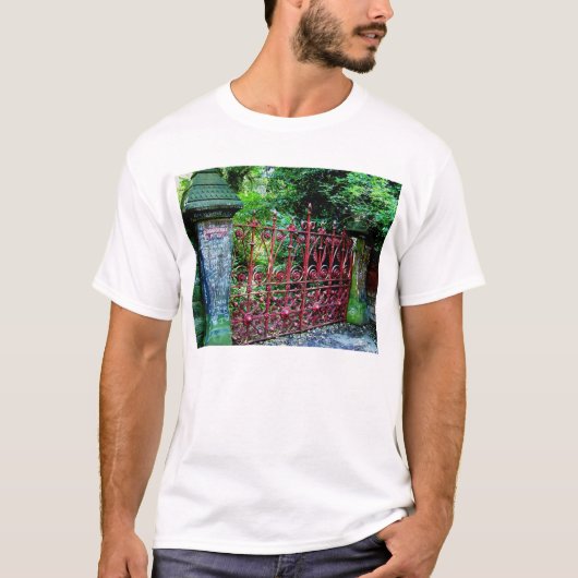 Strawberry Field Gates T-shirt (Voorkant)