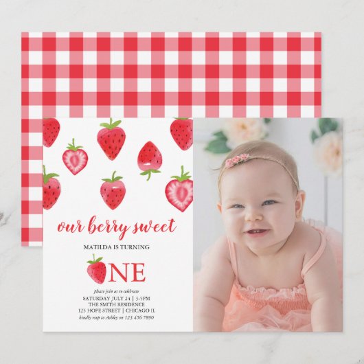 Strawberry First Birthday Girl Photo Invitation Kaart (Voorkant / Achterkant)